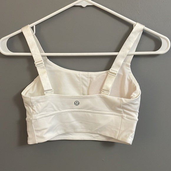 Women’s Lululemon Sports Bra, Size 4 - Picture 2 of 3